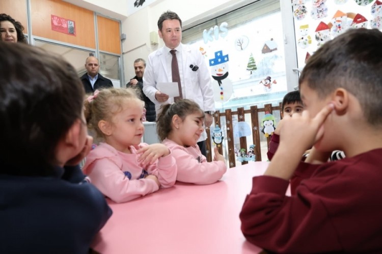 Başkan Erkan Aydın mesleğini &ccedil;ocuklara tanıttı