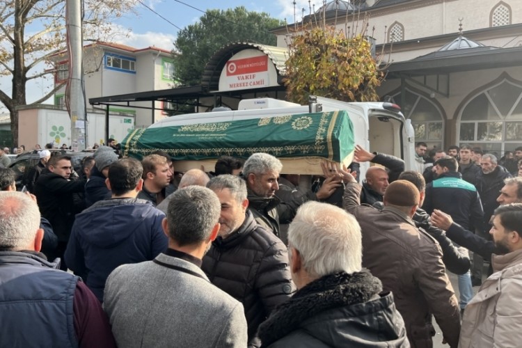 Bursa'da sahilde cesedi bulunan gen&ccedil; toprağa verildi...