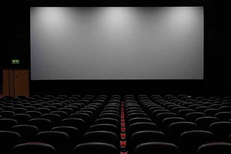 Efsane serinin ilk afişi rekor fiyata alıcı buldu!