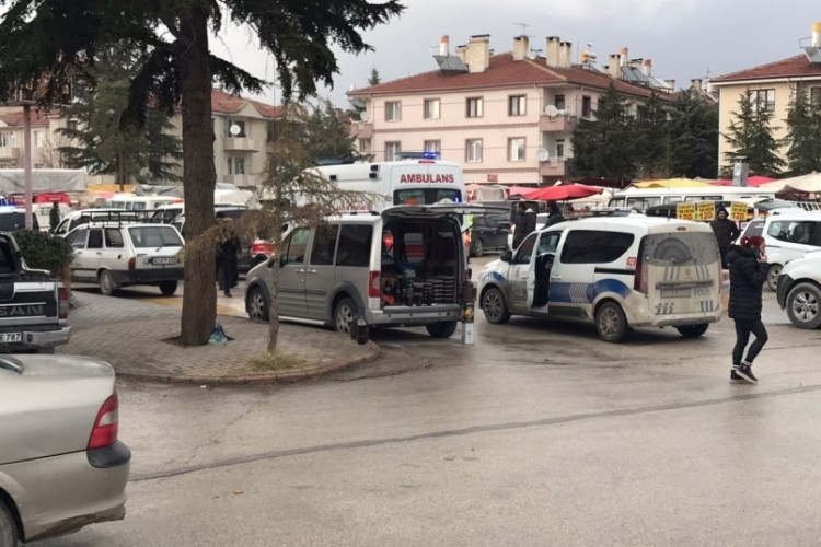 Pazarda taşlı-sopalı kavga: 5 yaralı