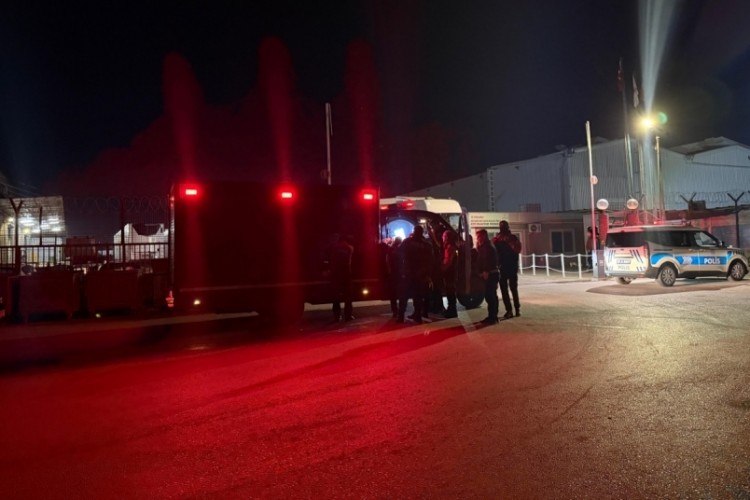 Tırdan sızan kimyasal maddeden etkilenen 5 kişi hastanelik oldu