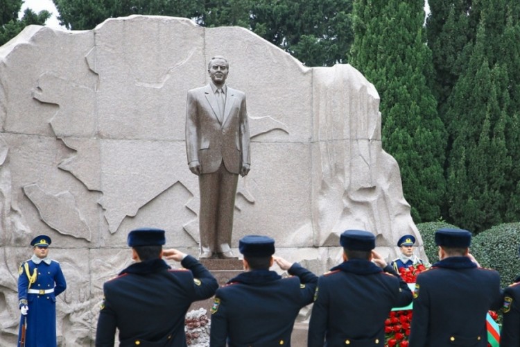 Haydar Aliyev vefatının 22. yılında anılıyor