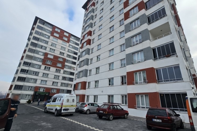 Evi taşınırken tartıştığı nakliyeciyi bı&ccedil;akladı
