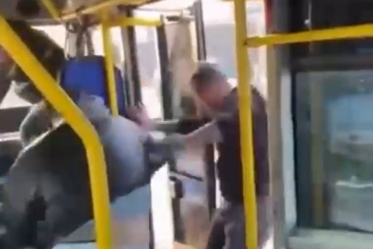 Bursa'da korku dolu anlar! Satırlı saldırgan...