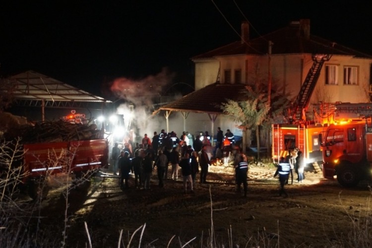 Pendik'te yangında &ouml;len &ccedil;ocukların cenazesi Adli Tıp Kurumu'ndan alındı