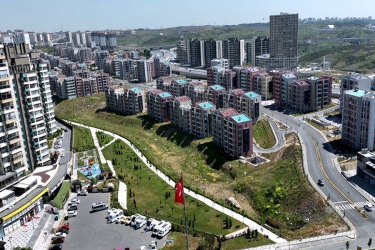 Bakan Kurum'dan Başakşehir sosyal konut paylaşımı