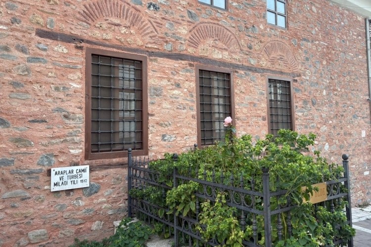 Bursa'da yoldan geçeni durdurup dua ettiren manevi durak!