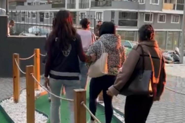 Masaj salonlarına fuhuş operasyonunda gizli bölmeler, z...