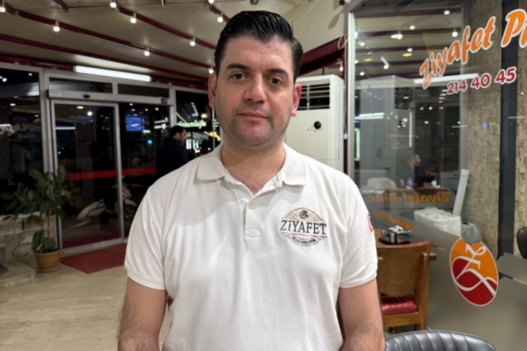 Lokanta sahibi fenalaşan müşterisini kalp masajıyla hay...