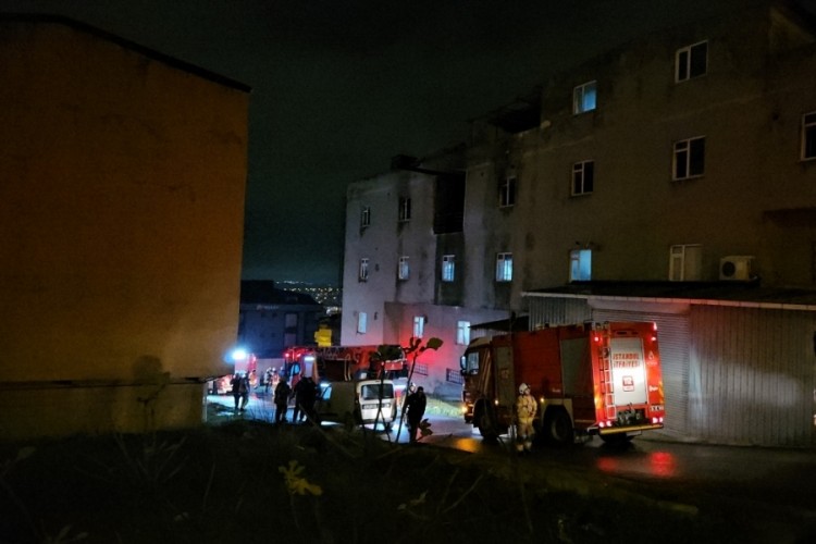 İş yeri alevlere teslim oldu: 1'i ağır 3 yaralı