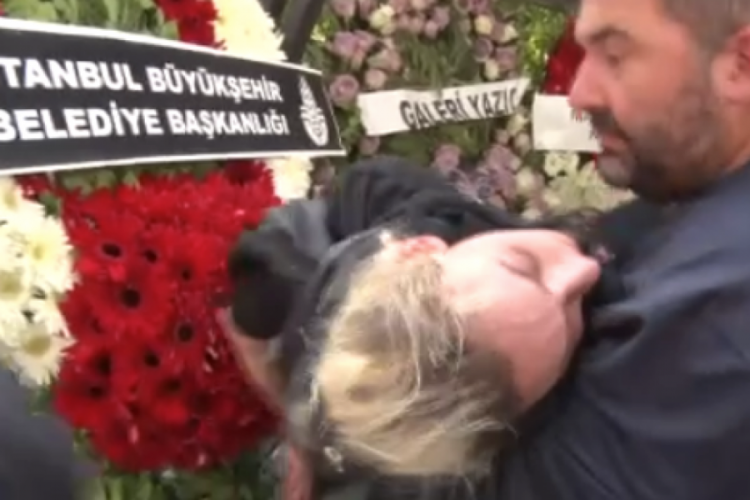 Tutuklanan Tuğyan Ülkem Gülter'in cenazedeki görüntüle...