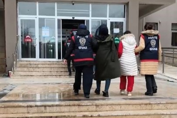 Evlilik vaadiyle dolandırdılar