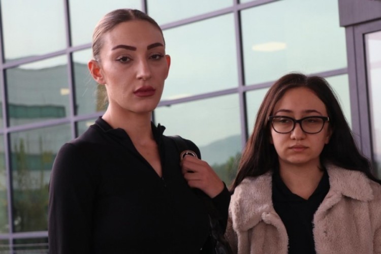 G&uuml;ll&uuml;'n&uuml;n kızı Tuğyan cezaevine g&ouml;nderildi!