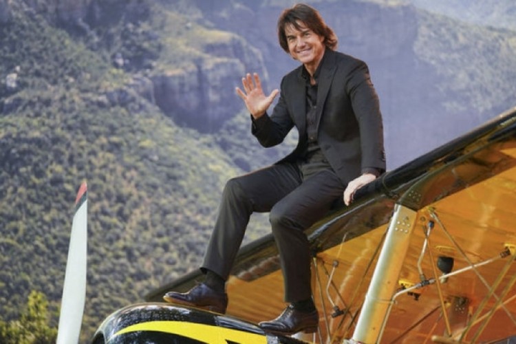 Tom Cruise'un uzayda çekeceği ilk film, Trump'a takıldı