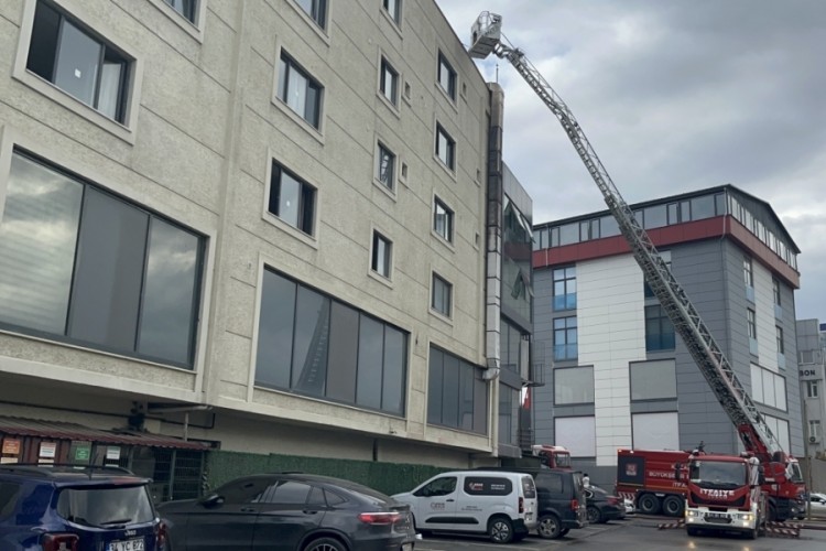 Restoranda yangın alarmı: Otel boşaltıldı