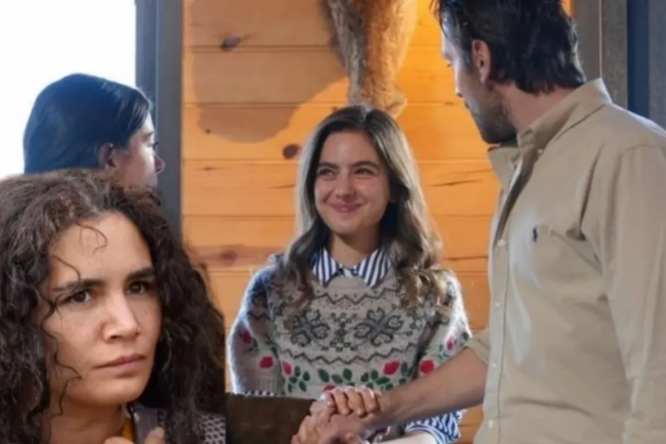 Taşacak Bu Deniz dizisinden ayrılan Özge Arslan'dan man...