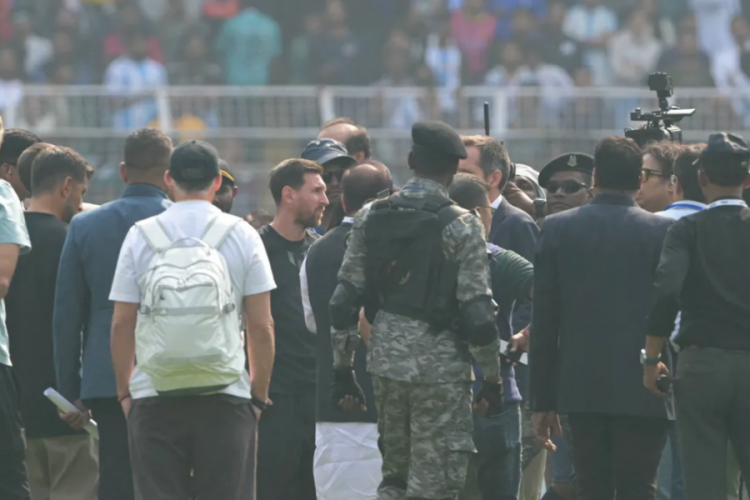 Messi Hindistan'da olay çıkardı! Saha resmen savaş alan...