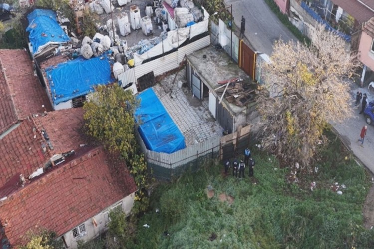 Kaçak at kesimi yapılan depoya baskın! 2 şüpheli gözalt...