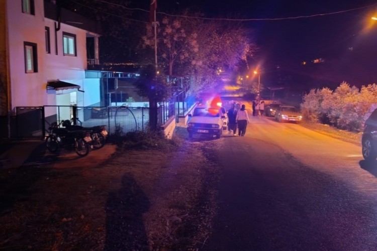 Yolun karşısına geçmek isterken otomobil çarptı: 1 yaralı