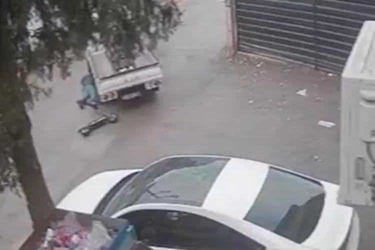 Bursa'da kamyonete çarpan elektrikli skuterin sürücüsü ...