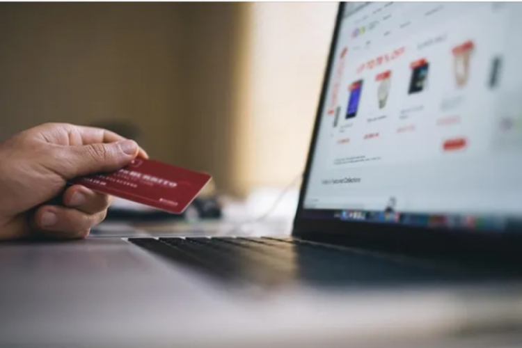 AB, yurt dışından gelen k&uuml;&ccedil;&uuml;k paketlerden 3 euro vergi alacak