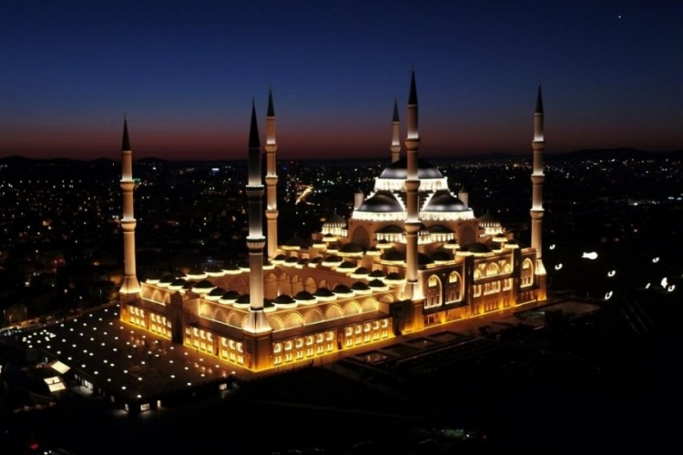 &Uuml;&ccedil; aylar yeniden başlıyor