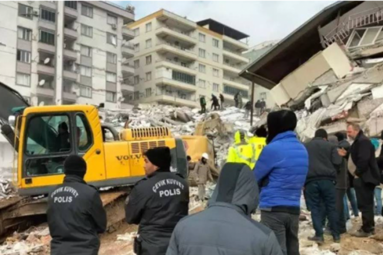 55 kişinin &ouml;ld&uuml;ğ&uuml; Reyyan Apartmanı'nın davasında m&uuml;teahhit tahliye edildi