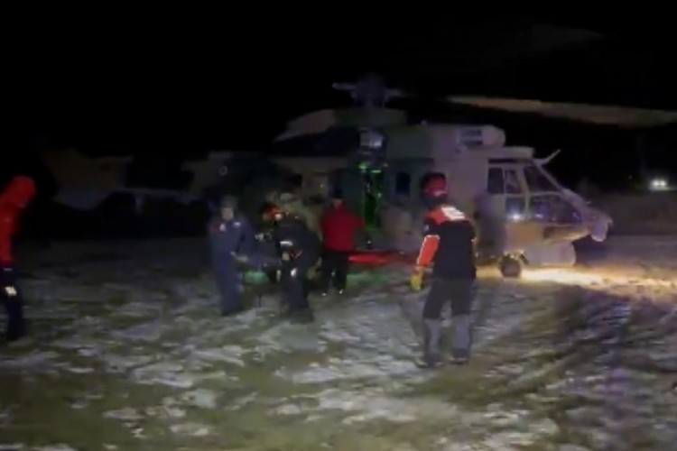 Hasan Dağı'nda mahsur kalan &ouml;ğrenciler helikopterle kurtarıldı