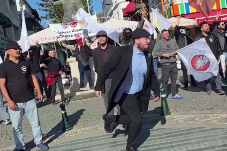 Antalya'da muhalif görüşlü gruplar arasında tartışma