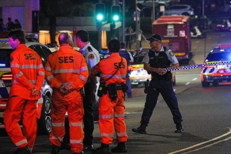 Avustralya polisi: Sydney'deki silahlı saldırıda saldırganların baba-oğul olduğu tespit edildi