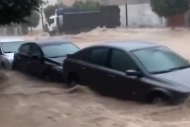 Fas'ta sel ve fırtına: 21 &ouml;l&uuml;