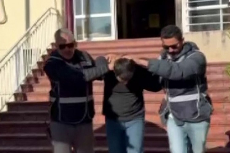 26 yıl hapisle aranan cinayet h&uuml;k&uuml;ml&uuml;s&uuml; g&ouml;l kenarında gezintide yakalandı