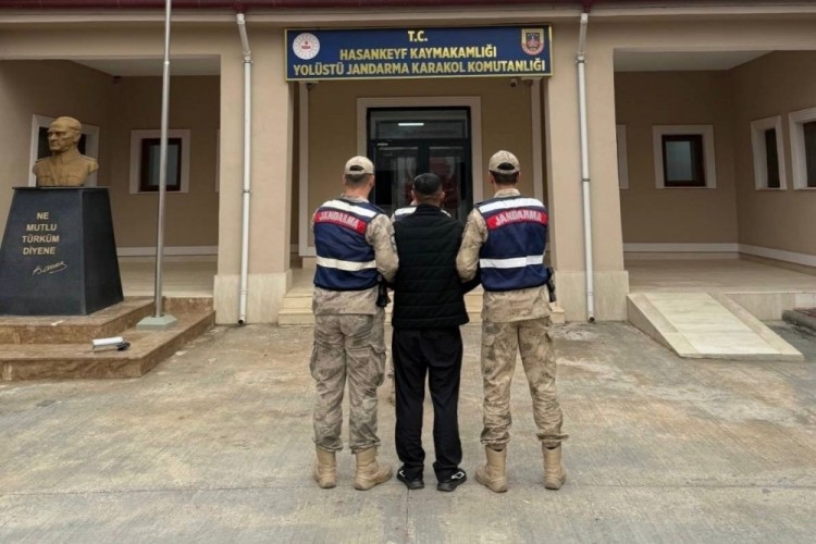 &Ccedil;eşitli su&ccedil;lardan aranan 17 şahıs yakalandı