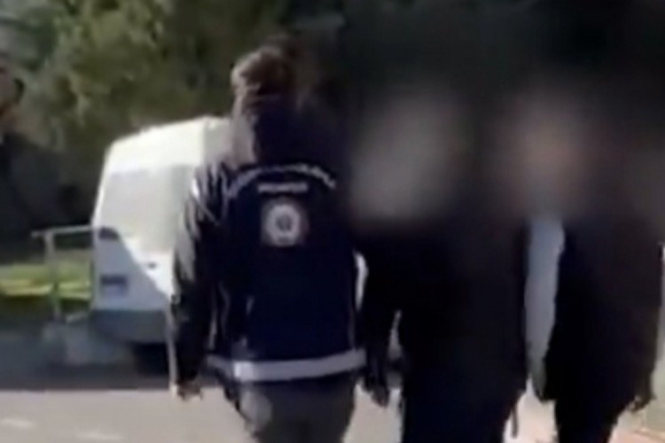 Gaziantep'te 21 d&uuml;zensiz g&ouml;&ccedil;men yakalandı: 2 organizat&ouml;r tutuklandı