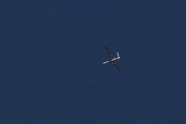 İsrail'den L&uuml;bnan'da iki araca dron saldırısı: 2 &ouml;l&uuml;, 5 yaralı