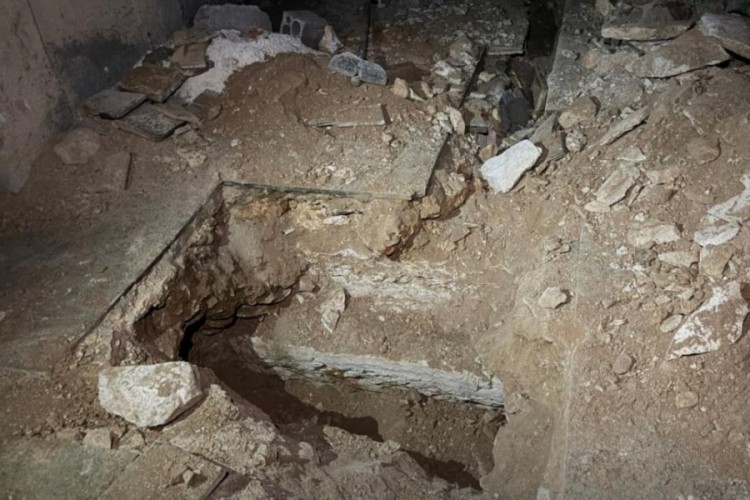 Suriye'de eski bir g&uuml;venlik merkezinde toplu mezar bulundu
