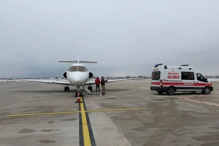 Yenidoğan bebek u&ccedil;ak ambulansla Konya'ya sevk edildi
