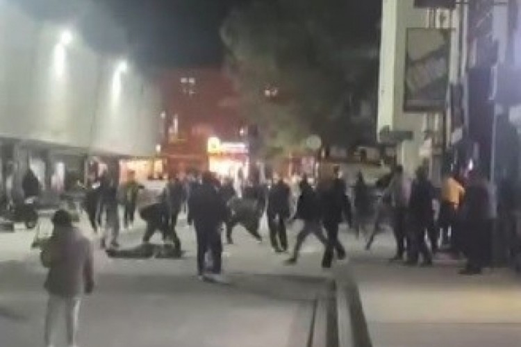 Meydan muharebesini aratmayan kavga: Tabureler havada u&ccedil;uştu