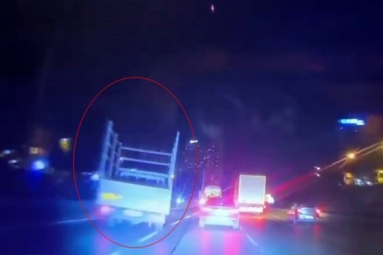 Alkoll&uuml; s&uuml;r&uuml;c&uuml; makas atıp kaza yaptı