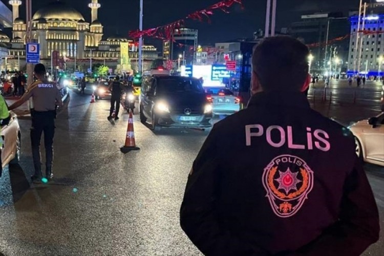 Zehirleyici maddeyle birlikte yakalandılar!