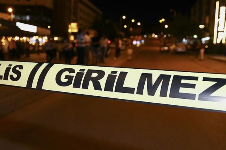 Husumetliler silahlı kavgaya tutuştu: &Ouml;l&uuml; ve yaralılar var...