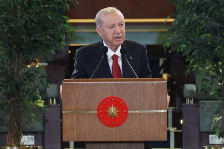 Cumhurbaşkanı Erdoğan: Hazreti Mevlana'nın &ccedil;ağları aşan &ouml;ğ&uuml;tleri bize yol g&ouml;steriyor