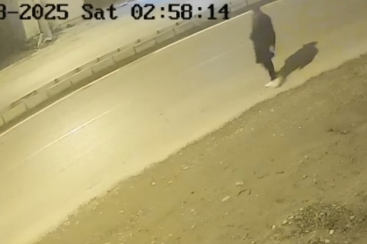 Hatay'da silahla yolda y&uuml;r&uuml;yen ş&uuml;pheli yakalandı