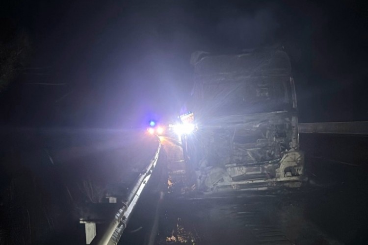 Yağ y&uuml;kl&uuml; tanker alev alev yandı!