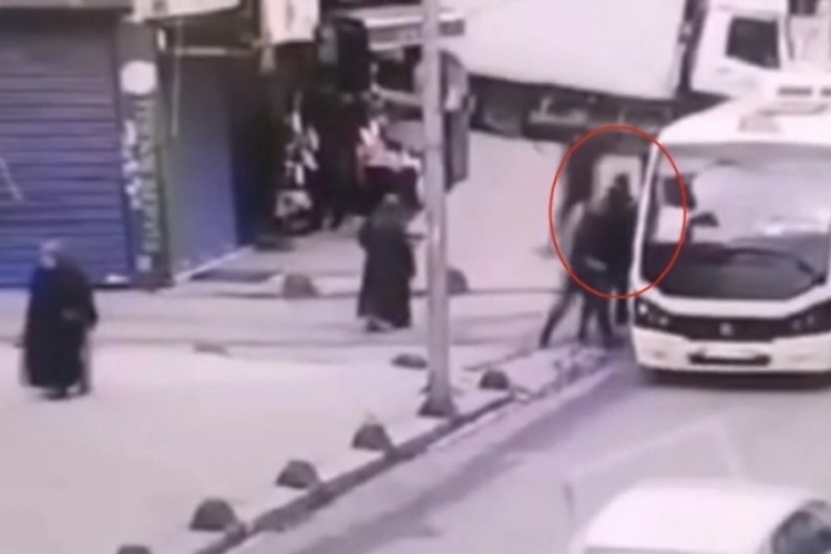 Minib&uuml;ste 'yankesicilik' yapan ş&uuml;pheli yakalandı