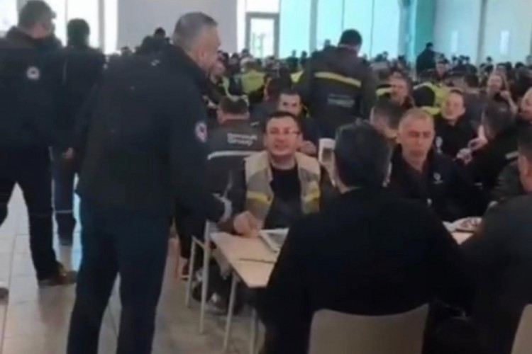 Bursa'da eylemler dalga dalga yayılıyor! Bir fabrikada daha başladı...