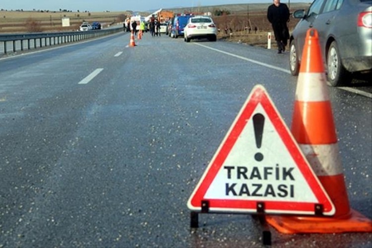 Otomobil dehşeti: &Ouml;l&uuml; ve yaralılar var...