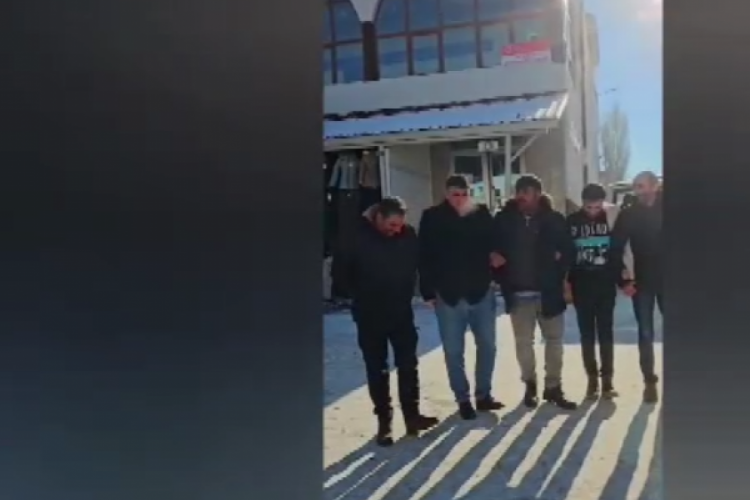 Ardahan'ın G&ouml;le il&ccedil;esi, eksi 20'yi g&ouml;rd&uuml;; ağa&ccedil;lar kırağı tuttu