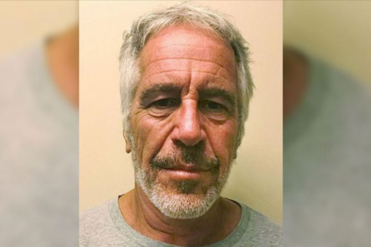 ABD'de Epstein'ın bir alb&uuml;m&uuml; daha patladı! Multimilyarder isim de oradaymış...