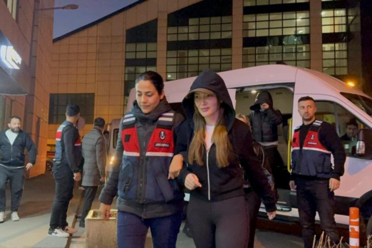 Fenomen Danla Bili&ccedil;'ten ilk a&ccedil;ıklama: "Devletim test istemiş, vermez miyiz"
